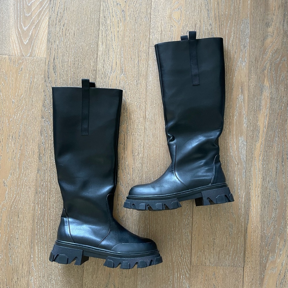 Public desire boots